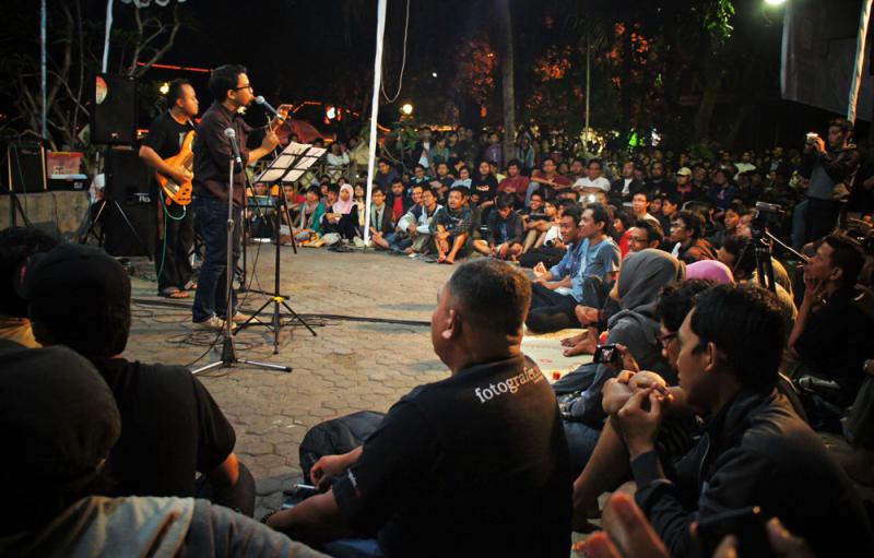 JAZZ MBEN SENEN, MENIKMATI MUSIK MEWAH DENGAN MURAH